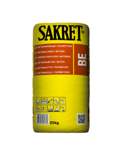 SAKRET BE C25 structural concrete mix being poured into oiled formwork to create a frost-resistant reinforced concrete element.