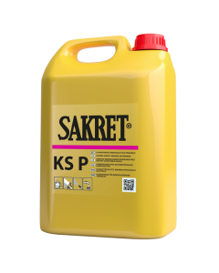 SAKRET potassium silicate primer being applied to a mineral wall to strengthen the substrate and ensure vapor permeability before painting.