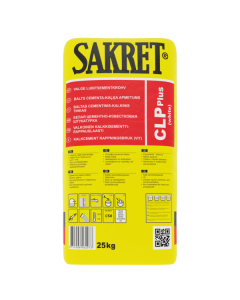 Professional application of SAKRET CLP+ lime-cement plaster on a mineral substrate, highlighting its smooth grey finish and moisture-resistant properties for wet areas.