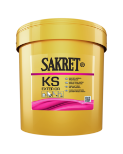 Professional exterior application of SAKRET KS EXTERIOR silicate paint on a mineral facade, highlighting the matte finish that chemically bonds with the masonry for long-term protection.