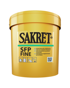 Professional application of SAKRET fine finishing plaster to a historic building facade to create a smooth, breathable, and vapor-permeable final layer.